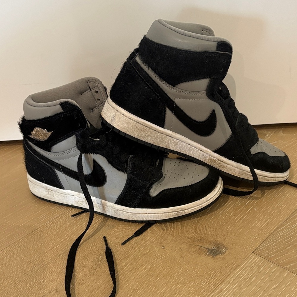 Nike High-Top Athletic Shoes Black and Gray